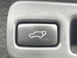【パワーバックドア】スマートキーや運転席のボタンを押すだけでリアゲートが自動で開閉します!荷物を持っている時や、高い位置にあるバックドアを閉める際に便利な機能です♪