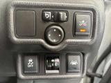 運転席右下のスイッチで各機能の切り替えや操作ができます。