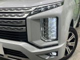 【LEDヘッドライト】悪天候や夜間走行時も良好な視界を確保し安心して運転できる高輝度LEDヘッドライトを装備!点灯速度が早く、消費電力も抑えられています。