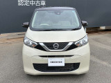 フロントガラスの上部には衝突軽減ブレーキの装置も付いており、より安全に運転を楽しんでいただくことができます。