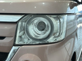 LEDヘッドライトは、点灯の瞬間から最大光量を発揮し、突然暗くなるトンネルなどでの安定感を高めます。