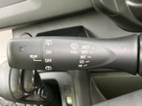 雨の日の運転をサポートするワイパーレバー。操作部がわかりやすく、様々な状況に合わせて調整可能です。ミスト機能も便利。
