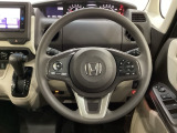 ハンドルにHondaセンシング系のクルーズコントロールやレーンキープアシストなどのスイッチと、オーディオの操作スイッチが装備されています。ハンドルから手を離さず安全に操作できます。