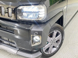 【LEDヘッドライト】悪天候や夜間走行時も良好な視界を確保し安心して運転できる高輝度LEDヘッドライトを装備!点灯速度が早く、消費電力も抑えられています。
