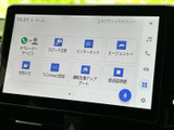 高機能なナビゲーションシステムで、スムーズな移動をサポート。オーディオ機能も充実しており、車内での時間も快適に過ごせます。