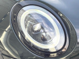 ●LEDヘッドライト:夜間走行時も良好な視界を確保し安心して運転できる高輝度LEDヘッドライトを装備!点灯速度が早く、消費電力も抑えられています。