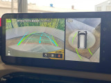 【マルチアラウンドモニター】専用のカメラにより、上から見下ろしたような視点で360度クルマの周囲を確認することができます☆死角部分も確認しやすく、狭い場所での切り返しや駐車もスムーズに行えます。
