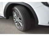 タイヤサイズは225/55R18です