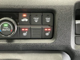 運転席/助手席シートヒーターで寒い日もすぐに温かくなり快適に過ごせます。2段階の温度調整が可能です