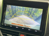 【バックカメラ】駐車時に後方がリアルタイム映像で確認できます。大型商業施設や立体駐車場での駐車時や、夜間のバック時に大活躍!運転スキルに関わらず、今や必須となった装備のひとつです!