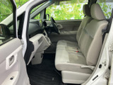 運転しやすい運転席周り。操作しやすい位置に配置されたスイッチ類で、安全運転をサポート。快適なドライブをお楽しみください。