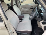 運転席まわりです。実際に座ってみて、乗り心地を体験してみてください,視界も良好です