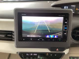 【バックカメラ】運転が苦手な方も車庫入れラクラクです!ギアをリバースに入れれば自動的に切り換わりますので、面倒な操作は不要です♪狭い駐車場もお車を傷つけず安心ですね!