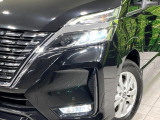 【LEDヘッドライト】悪天候や夜間走行時も良好な視界を確保し安心して運転できる高輝度LEDヘッドライトを装備!点灯速度が早く、消費電力も抑えられています。