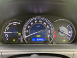 視認性の高いメーター類が、運転に必要な情報を的確に伝えます。運転状況を把握しやすく、安全運転をサポートします。