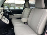 運転席からの視界は良好で、運転操作もスムーズに行えます。日常の移動がより快適になります。
