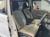 運転席まわりです。運転席からの視界が左右に広く隅々まではっきりと見渡せます!クルマの前端も把握しやすく安心して運転できます!