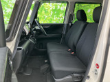 運転席周りは、使い勝手を考えたレイアウト。操作に必要なものが全て手の届く範囲にあります。快適なドライブをサポートします。