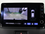 【バックカメラ】シフトを「R」の位置に入れると、自動的に画面がカメラ映像に切り替わり後方の視界をサポートする必須装備です!