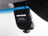 ◆ドライブレコーダー◆映像・音声などを記録する自動車用の装置です。 もしもの事故の際の記録はもちろん、旅行の際の思い出としてドライブの映像を楽しむことができます。