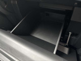 グローブボックスは、奥行きがあるので、車検証入れを入れても、まだ余裕があります!