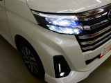 LEDヘッドライトです。デザイン性がよくとても明るいので、夜間の走行や悪天候でも安心です。しかも長寿命!