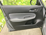 運転席周りは視認性が高く、操作もスムーズに行えます。快適なドライビングをサポートする機能が充実しています。
