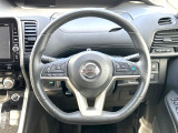 【純正革巻きステアリング】上質な革を使用することで、手にしっかり馴染みとても運転しやすいハンドルです♪