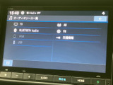 ラジオはもちろん、Bluetooth接続やUSBで音楽を楽しめます。多彩なソースに対応し、ドライブを盛り上げますね。