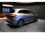 メルセデスの認定中古車「サーティファイドカー」では、万一お車が故障した場合も、ご購入後1年間もしくは2年間※は走行距離にかかわらずメルセデス・ベンツ正規サービスネットワークで無料修理いたします。