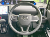 インテリアに合わせたデザインのステアリングは、運転される方のことも考え、運転しやすい形状、大きさです。是非一度、実際に触ってお確かめください。