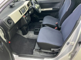 運転しやすい運転席周りのレイアウトです。操作も直感的に行え、運転に集中できます。快適なドライブをサポートする機能が充実しています。