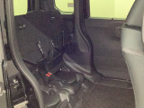 ★チップアップ&ダイブダウン機能付き【ULTR SEAT】は後席座面を左右分割で跳ね上げることができます☆トランクで積載できない背の高い荷物をラクラク収納できます。ホンダ車ならではの人気装備です♪