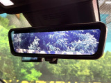 【デジタルインナーミラー】後席の大きな荷物や同乗者で後方が確認しづらい時でも安心!カメラが撮影した車両後方の映像をルームミラー内に表示。クリアな視界で状況の確認が可能です!