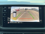 後方確認をサポートするモニターで、安全な運転に貢献します。狭い場所での駐車や車庫入れも楽々こなせます。安心の運転体験を。