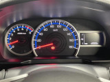 【メーターまわり】ドライバーから見やすい位置にあって安全運転に寄与します。メーターも見やすくてシンプルなデザインになっております。