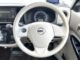 インテリアに合わせたデザインのステアリングは、運転される方のことも考え、運転しやすい形状、大きさです。是非一度、実際に触ってお確かめください。