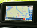 ナビゲーションシステムは、スムーズな目的地への案内をサポートします。運転に集中しながら、目的地へ到着できます。快適なドライブをサポートします。