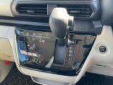 シンプルで握りやすいシフトレバー!