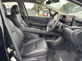 少しホールド感のあるシートで、安定した運転姿勢を保つことができます!
