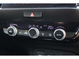 フルオートエアコンを装備。車内の温度設定だけでなくPM2.5にも対応した高性能集塵フィルターも装備しており車内はいつも快適空間♪