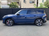 ドイツ本社と同様の教育を受けたMINI専門のメカニックが、100項目にも上るポイントを徹底的にチェック致します。その保証料が車両本体価格に含まれております。
