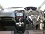 運転席は見やすく整理され、ナビも美しく装着され操作性にも優れています!