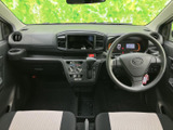 運転席からの視界は広く、運転操作もスムーズに行えます。シンプルなデザインで、運転に集中できる空間です。