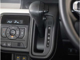 【シフトレバー】シフトもとても操作しやすいデザインになっております。運転する人の事を第一に考えた操作性の高い仕様です。