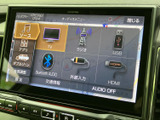 多彩なソースに対応し、車内を最高の音空間に変えます。直感的な操作で、お好みの音楽やラジオを簡単に楽しめます。快適なドライブに最適です。