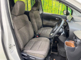 運転席シート廻りは使用感も少なく、良好な状態となっています。前オーナー様が丁寧に使っていたことがよくわかりますね。