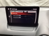 Apple Carplay・Android Auto対応!マツダ コネクト(コマンダーコントロール)でスマートフォンを操作して、通話、音楽を聴いたり、マップで目的地を調べることができます。