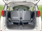 普段のお買い物や通勤、送迎等に十分な荷室スペースを確保しております。セカンドシートを倒すと、大きな荷物の積載も可能です♪