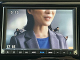 停車中にTVや映像コンテンツを楽しめます。長距離移動も退屈知らずですね。